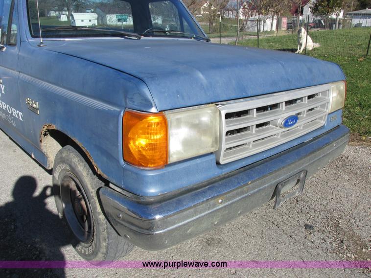 image for item L4136 1991 Ford F150 pickup truck
