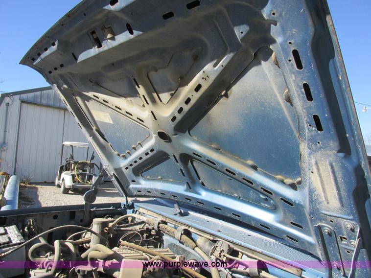 image for item L4136 1991 Ford F150 pickup truck