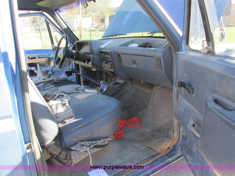 image for item L4136 1991 Ford F150 pickup truck