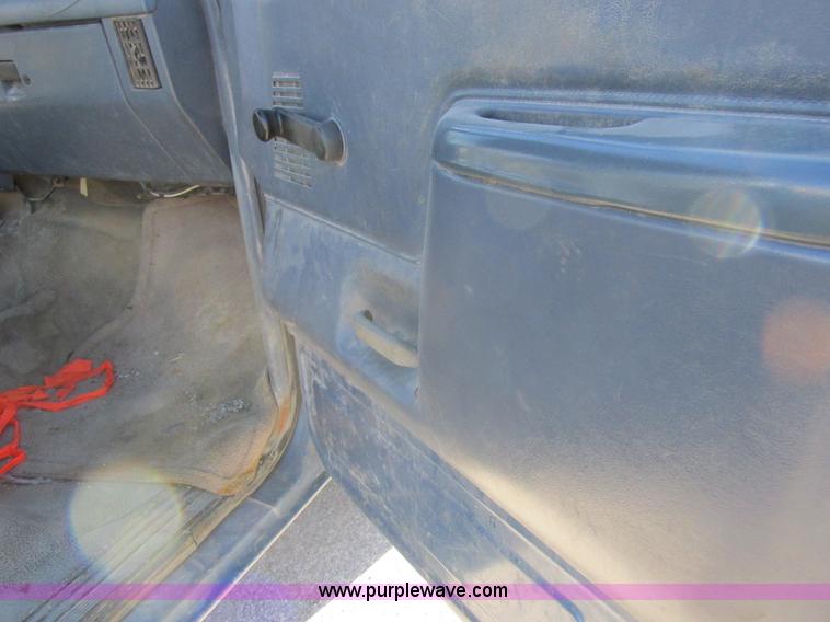 image for item L4136 1991 Ford F150 pickup truck