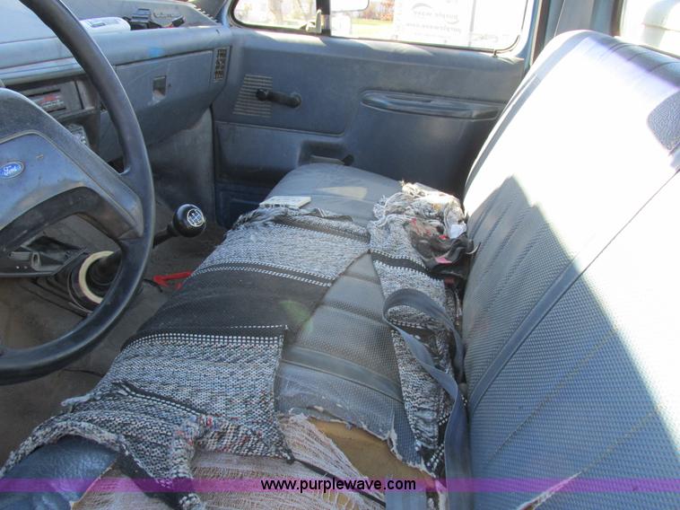 image for item L4136 1991 Ford F150 pickup truck