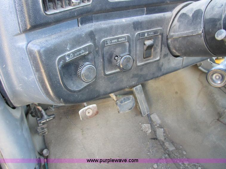 image for item L4136 1991 Ford F150 pickup truck