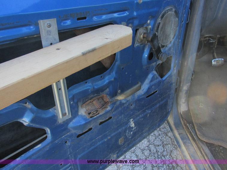 image for item L4136 1991 Ford F150 pickup truck