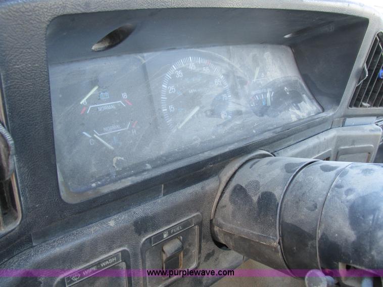 image for item L4136 1991 Ford F150 pickup truck