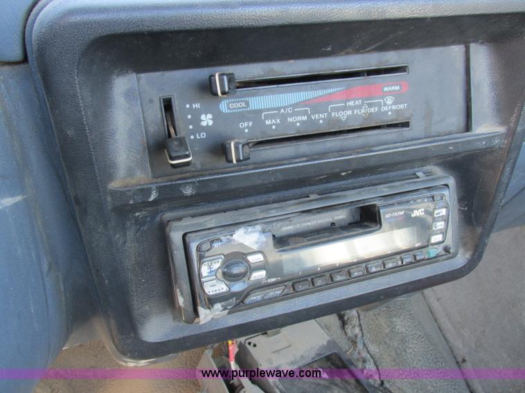 image for item L4136 1991 Ford F150 pickup truck