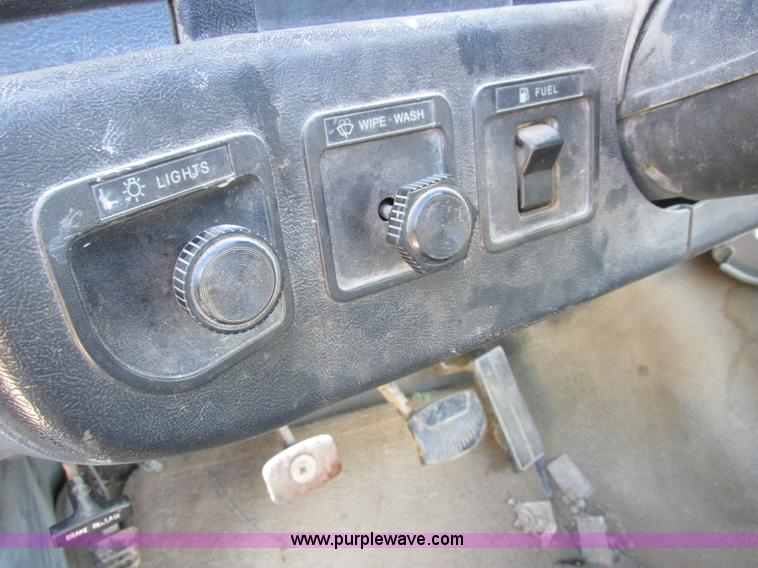 image for item L4136 1991 Ford F150 pickup truck