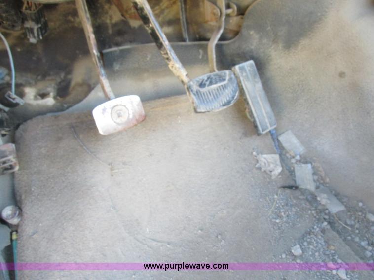 image for item L4136 1991 Ford F150 pickup truck