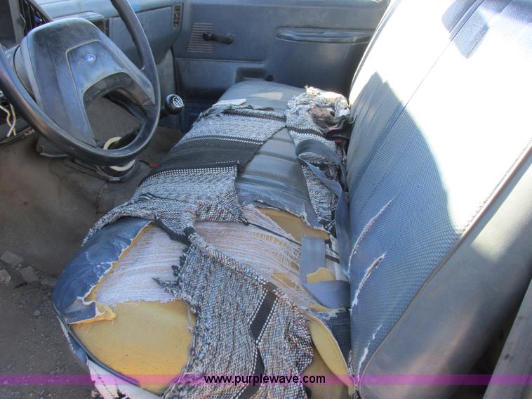 image for item L4136 1991 Ford F150 pickup truck