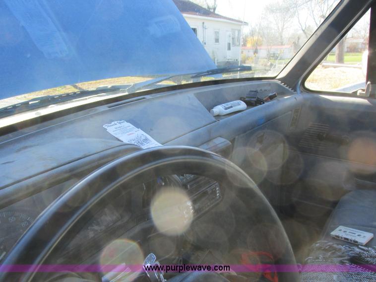 image for item L4136 1991 Ford F150 pickup truck