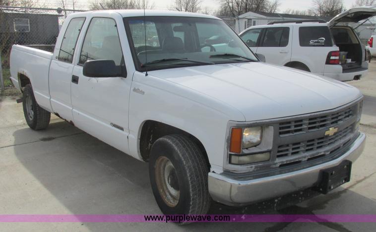 image for item L4146 1998 Chevrolet Silverado 1500 pickup truck