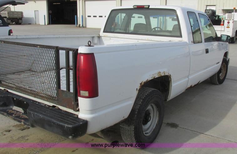 image for item L4146 1998 Chevrolet Silverado 1500 pickup truck