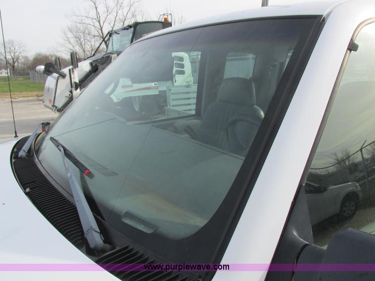 image for item L4146 1998 Chevrolet Silverado 1500 pickup truck