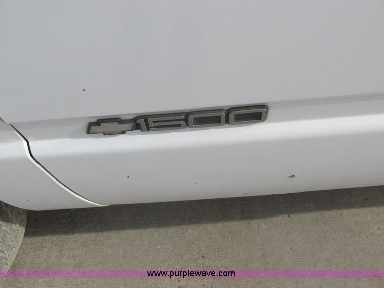 image for item L4146 1998 Chevrolet Silverado 1500 pickup truck