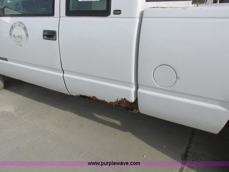 image for item L4146 1998 Chevrolet Silverado 1500 pickup truck