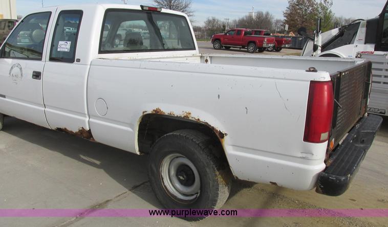 image for item L4146 1998 Chevrolet Silverado 1500 pickup truck