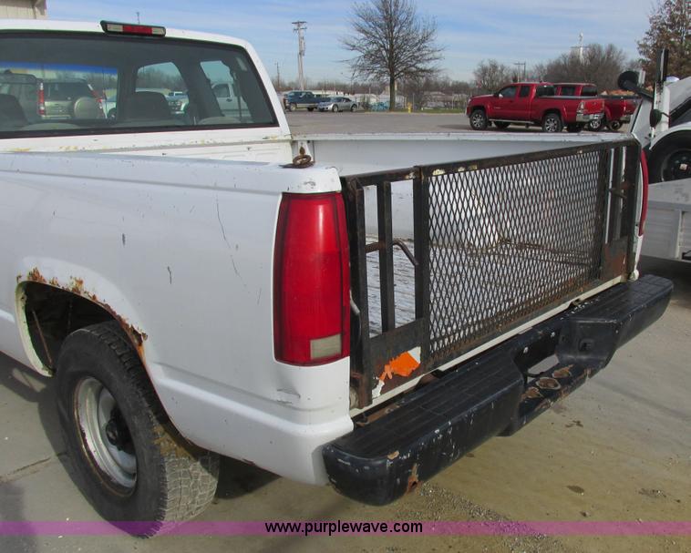 image for item L4146 1998 Chevrolet Silverado 1500 pickup truck