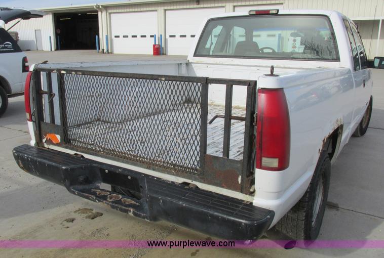 image for item L4146 1998 Chevrolet Silverado 1500 pickup truck