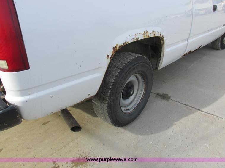 image for item L4146 1998 Chevrolet Silverado 1500 pickup truck