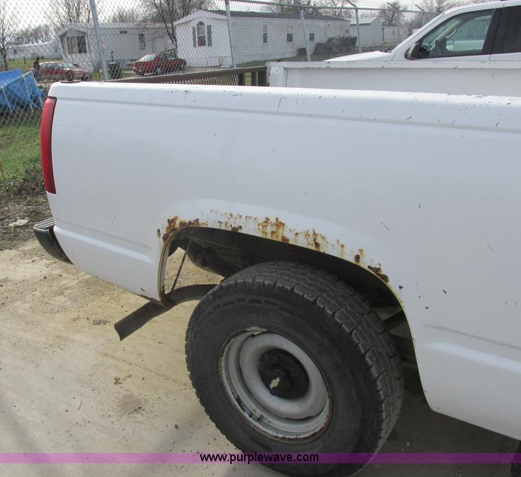 image for item L4146 1998 Chevrolet Silverado 1500 pickup truck