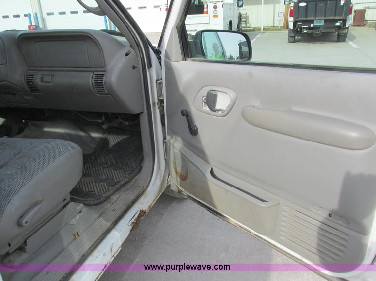 image for item L4146 1998 Chevrolet Silverado 1500 pickup truck