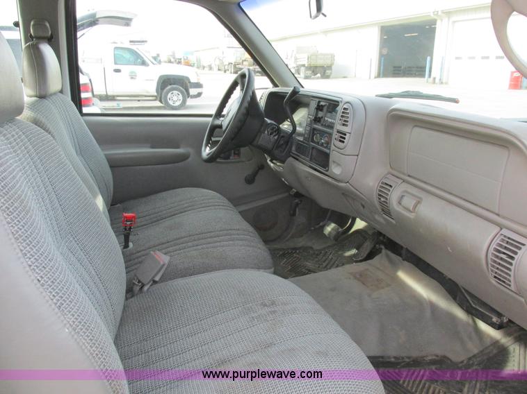 image for item L4146 1998 Chevrolet Silverado 1500 pickup truck