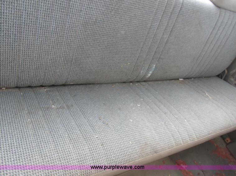 image for item L4146 1998 Chevrolet Silverado 1500 pickup truck