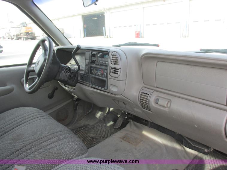 image for item L4146 1998 Chevrolet Silverado 1500 pickup truck