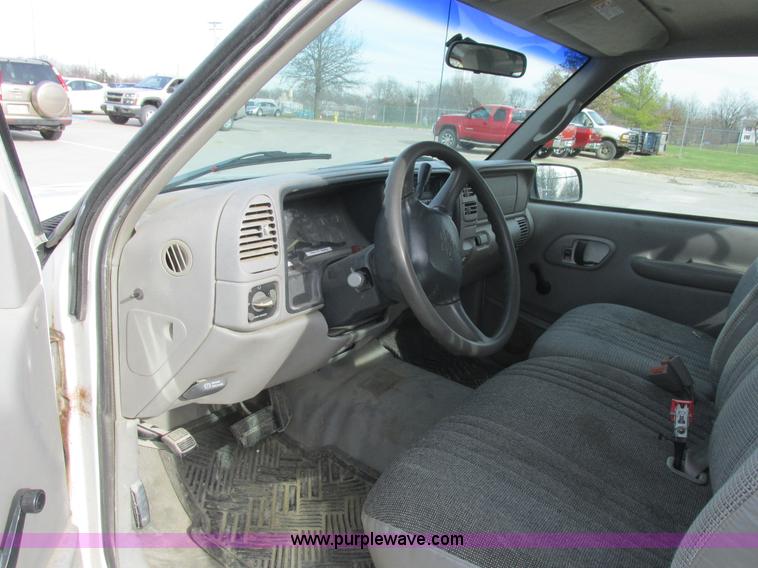 image for item L4146 1998 Chevrolet Silverado 1500 pickup truck