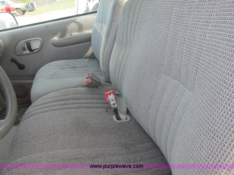 image for item L4146 1998 Chevrolet Silverado 1500 pickup truck