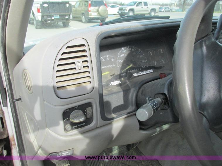 image for item L4146 1998 Chevrolet Silverado 1500 pickup truck