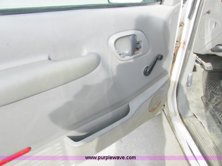 image for item L4146 1998 Chevrolet Silverado 1500 pickup truck