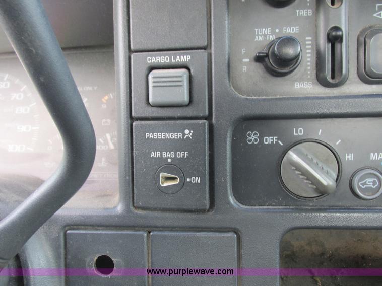 image for item L4146 1998 Chevrolet Silverado 1500 pickup truck