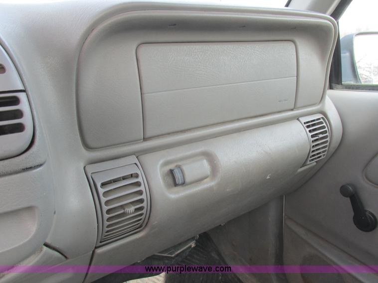 image for item L4146 1998 Chevrolet Silverado 1500 pickup truck