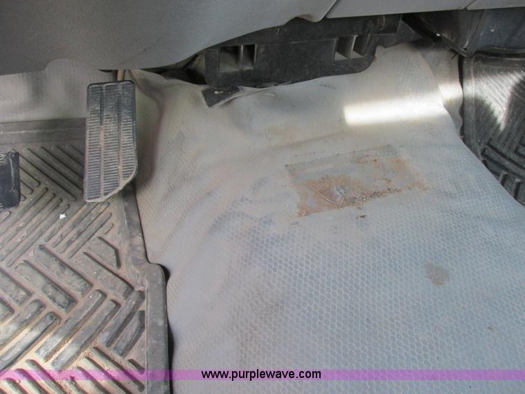 image for item L4146 1998 Chevrolet Silverado 1500 pickup truck