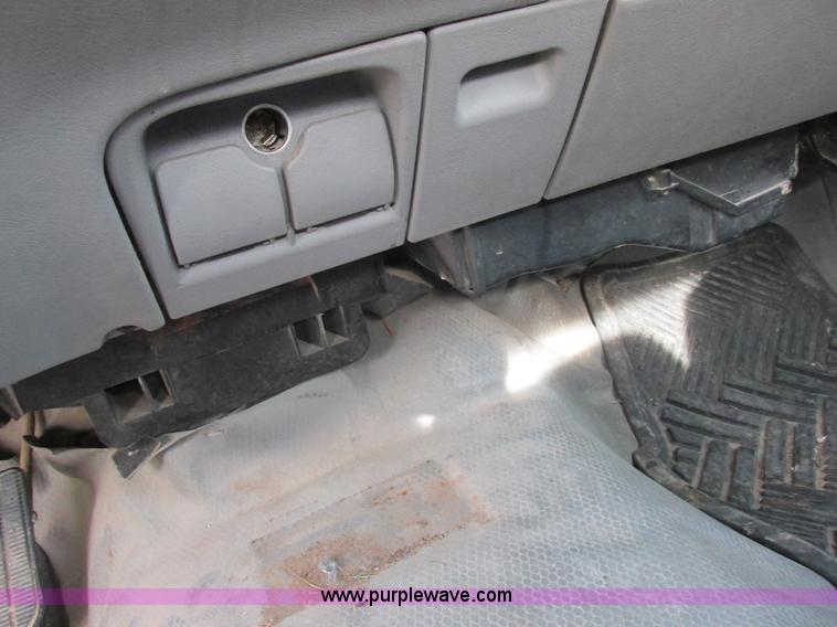 image for item L4146 1998 Chevrolet Silverado 1500 pickup truck