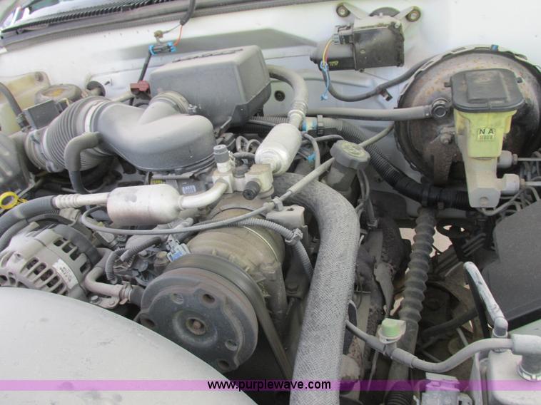 image for item L4146 1998 Chevrolet Silverado 1500 pickup truck