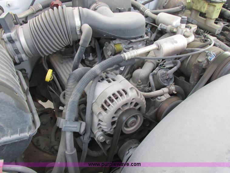 image for item L4146 1998 Chevrolet Silverado 1500 pickup truck