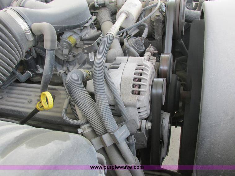 image for item L4146 1998 Chevrolet Silverado 1500 pickup truck