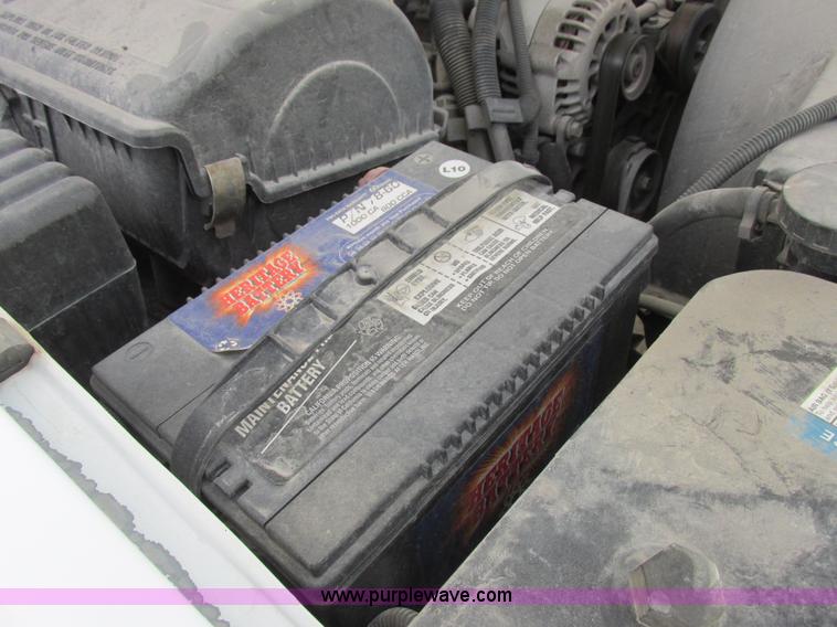 image for item L4146 1998 Chevrolet Silverado 1500 pickup truck