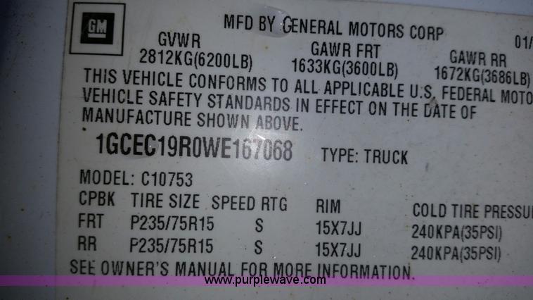 image for item L4146 1998 Chevrolet Silverado 1500 pickup truck