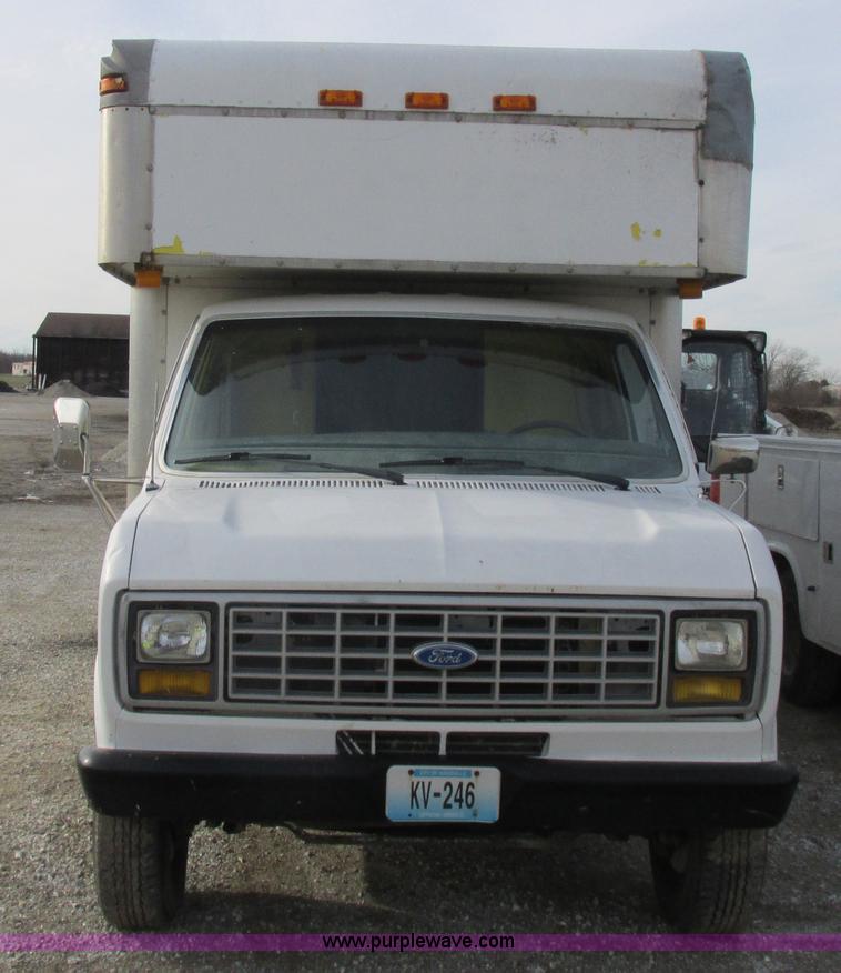 image for item L4147 1990 Ford Econoline 350 box truck