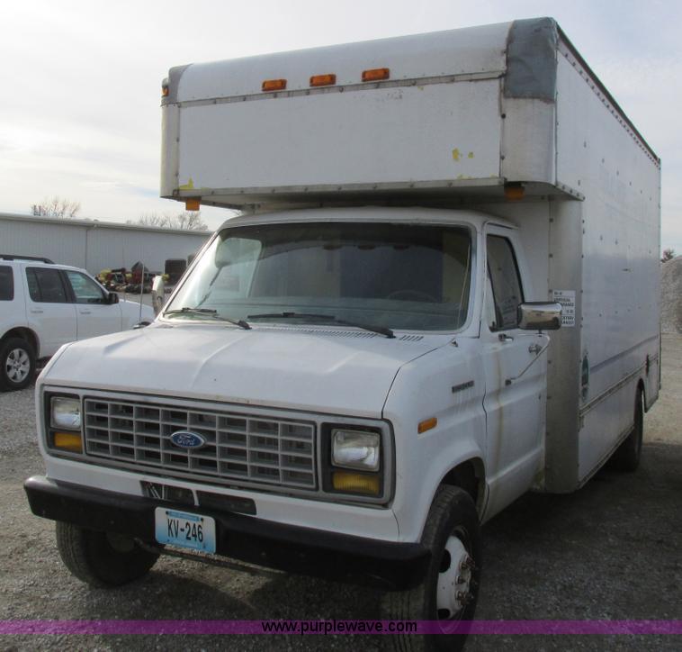image for item L4147 1990 Ford Econoline 350 box truck