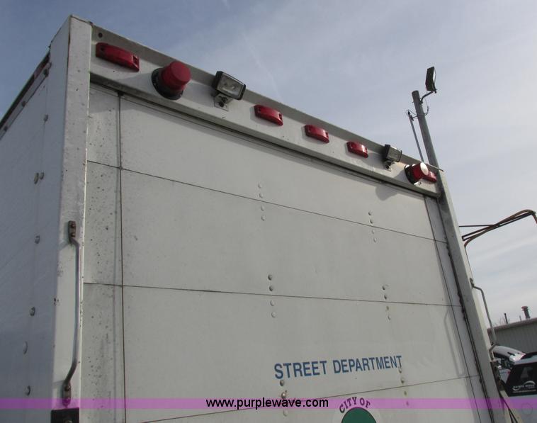 image for item L4147 1990 Ford Econoline 350 box truck