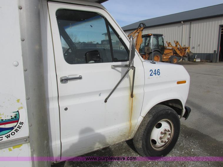 image for item L4147 1990 Ford Econoline 350 box truck