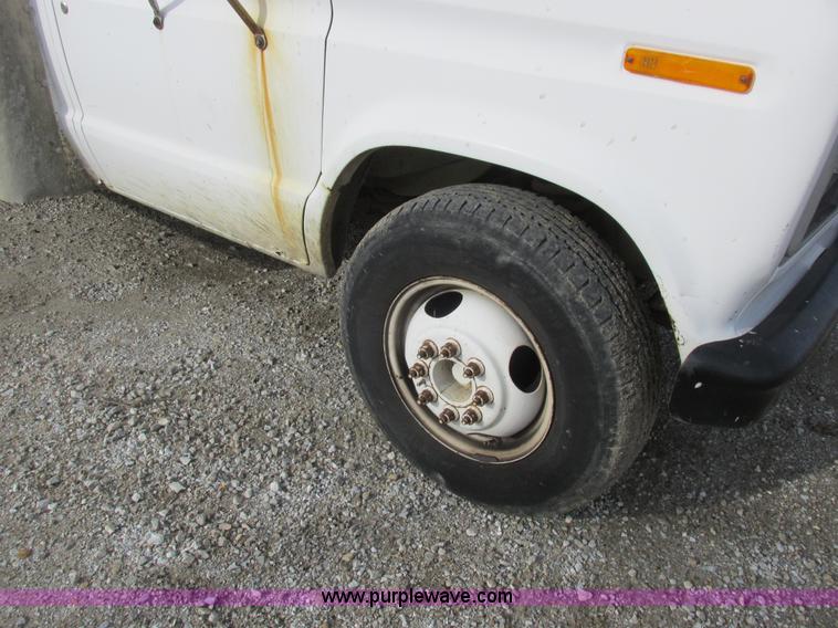 image for item L4147 1990 Ford Econoline 350 box truck