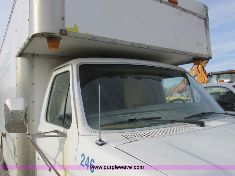 image for item L4147 1990 Ford Econoline 350 box truck
