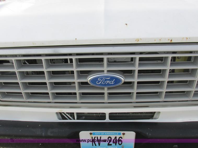 image for item L4147 1990 Ford Econoline 350 box truck