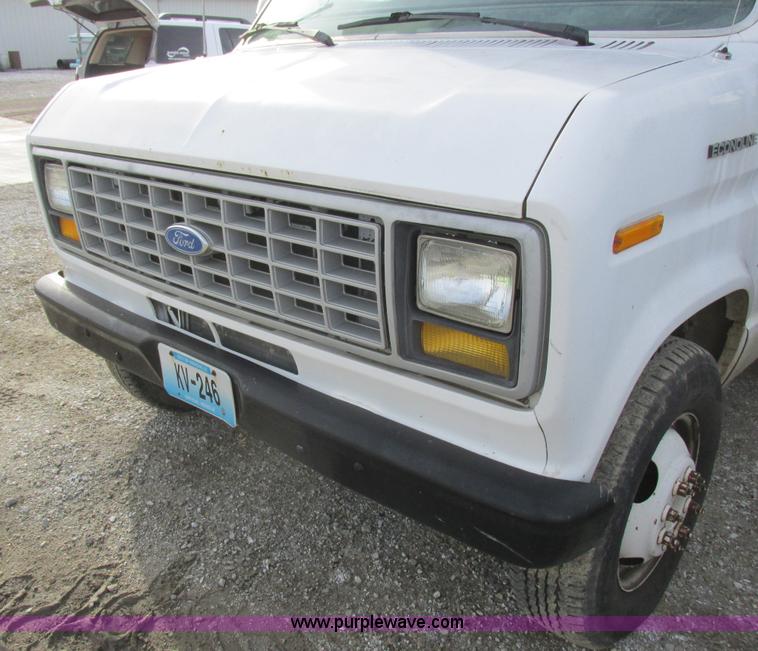 image for item L4147 1990 Ford Econoline 350 box truck