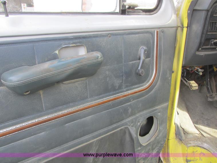 image for item L4147 1990 Ford Econoline 350 box truck