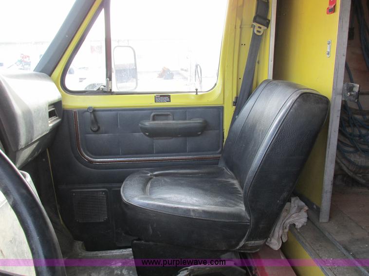 image for item L4147 1990 Ford Econoline 350 box truck